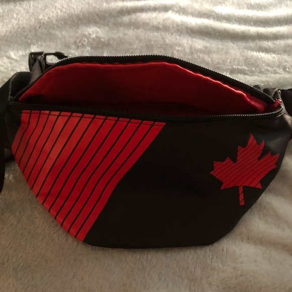 NWOT Canadian Team Fanny Pack - Picture 2 of 5